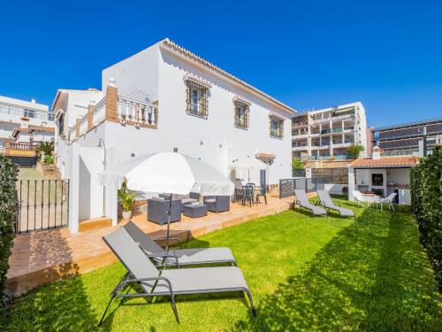 Torre de Benagalbon House | Cubo's Hostal William's Sunny 4 with Breakfast