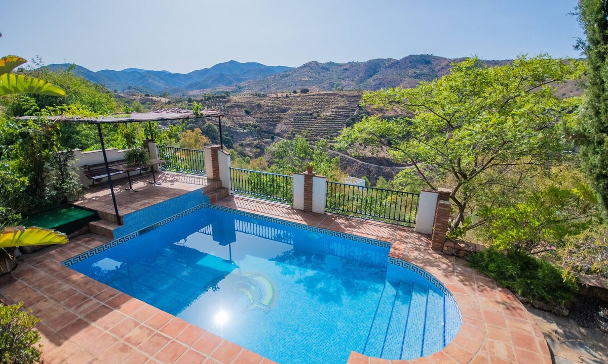 Guaro Cottage | Cubo's Jacaranda Rural Cottage/Private Pool/Views