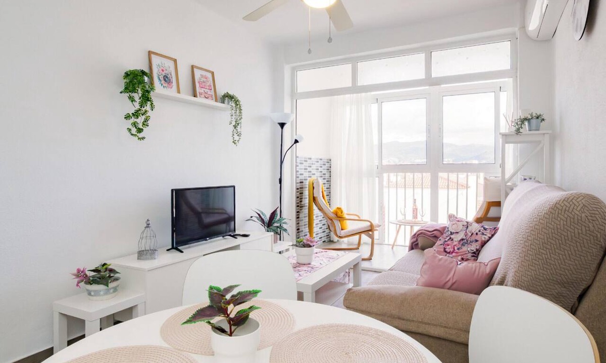 Carretera de Cadiz Apartment | Cubo's Mendoza Seaview Malaga Apartment/Beachfront/Urban/Free Wi-Fi