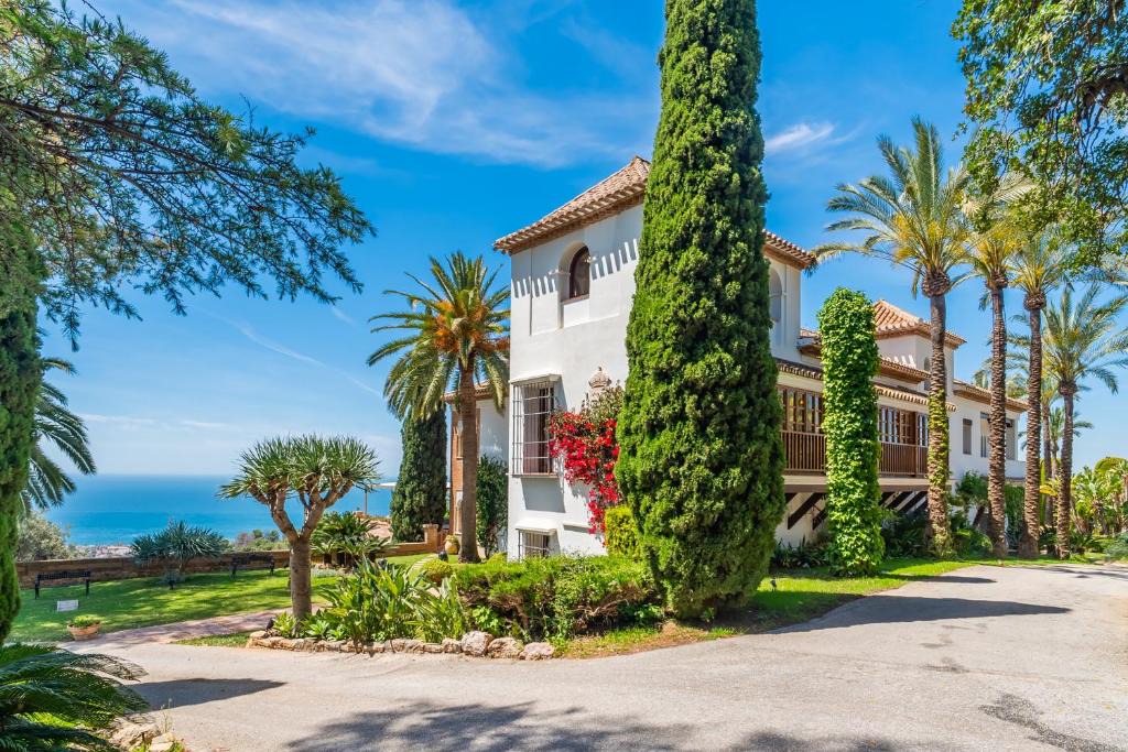 Malaga-Este Villa | Cubo's Mountain Bayview Luxury Villa