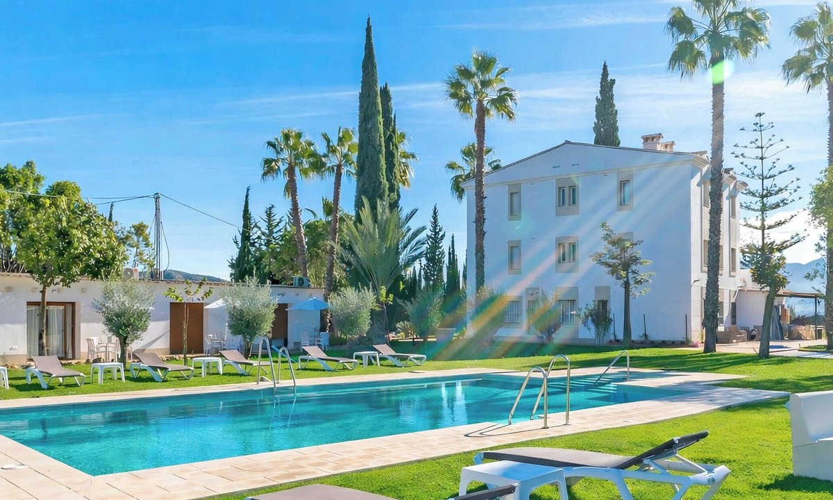 Alhaurin el Grande Cottage | Cubo's NAZ Country Stay | Family Fun/rural complex/private pool/gardens/optional buffet breakfast/free Wi-Fi