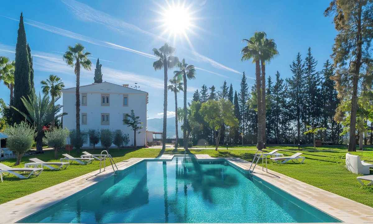 Alhaurin el Grande Apartment | Cubo's NAZ Country Stay | 2 Bedrooms & Terrace, Compact Kitchen + Optional Breakfast