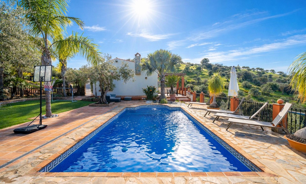 Coin Cottage | Cubo's Salvadora Rural House/Private pool/Play area/BBQ/Free Wi-Fi
