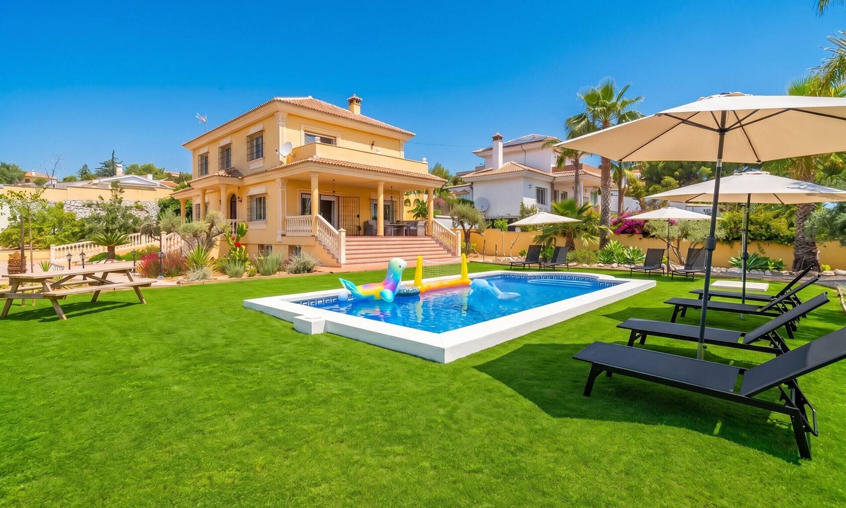 Pinos de Alhaurin House | Cubo's Sun Bliss House & Pool/Private pool/Air conditioning/BBQ/Free Wi-Fi
