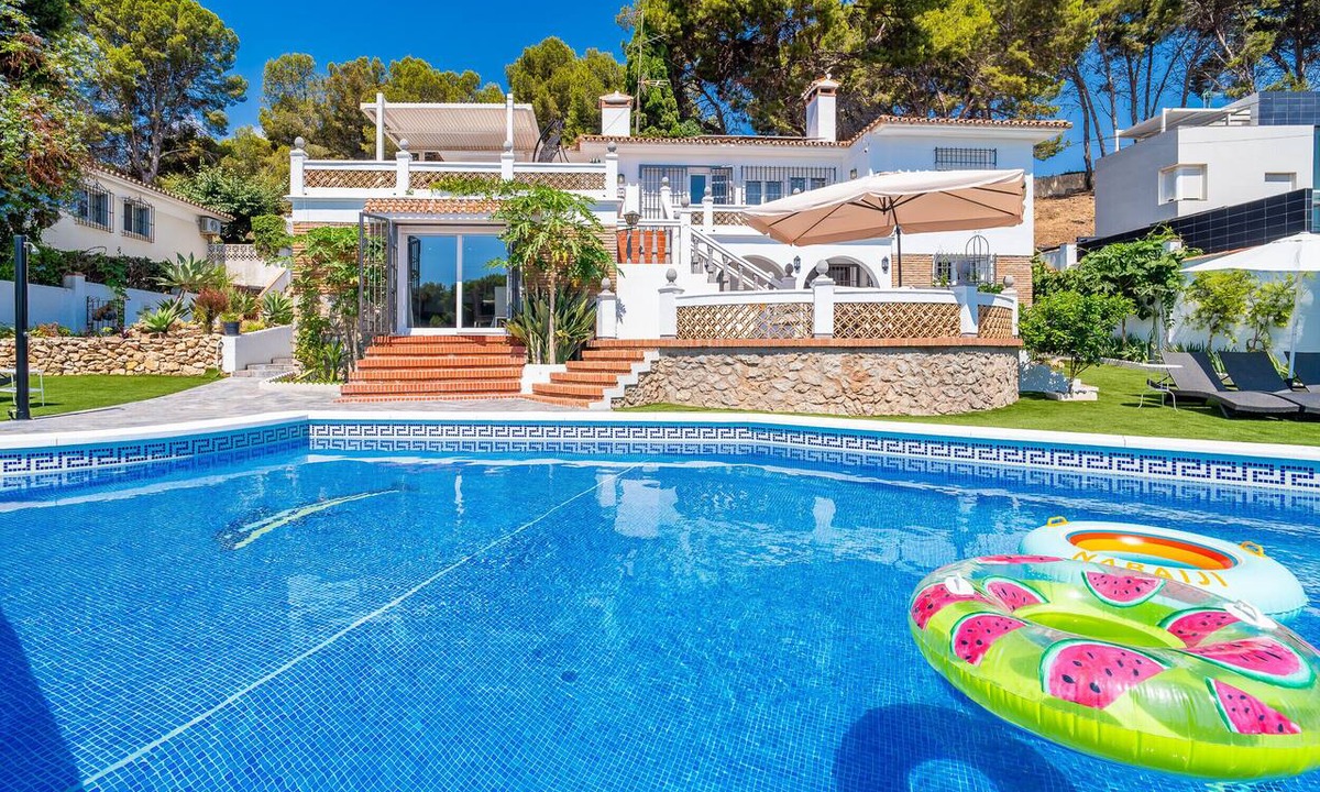 Torremolinos Apartment | Cubo's Torremolinos La Paloma Apartment/communal pool/air conditioning/BBQ/free Wi-Fi