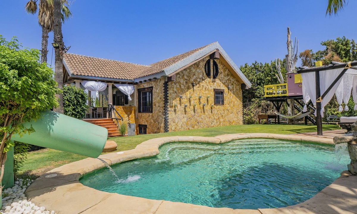 Alhaurin el Grande Villa | Cubo's Whitestone Villa Family Fun/air conditioning/ideal for children/free wifi