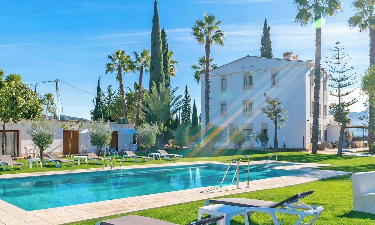 Alhaurin el Grande Bed & Breakfast | Cubo’s NAZ Country Stay | Double Room with Shared Bathroom + Optional Breakfast