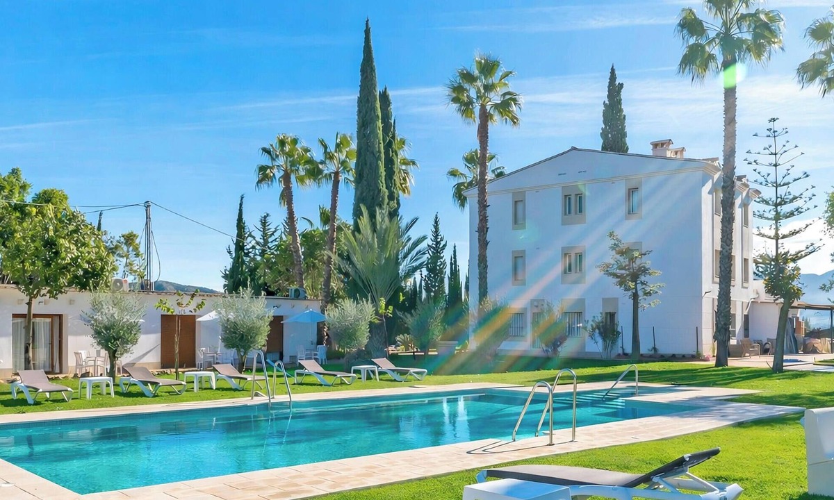 Alhaurin el Grande Bed & Breakfast | Cubo’s NAZ Country Stay | Single Room with Private Bathroom + Optional Breakfast