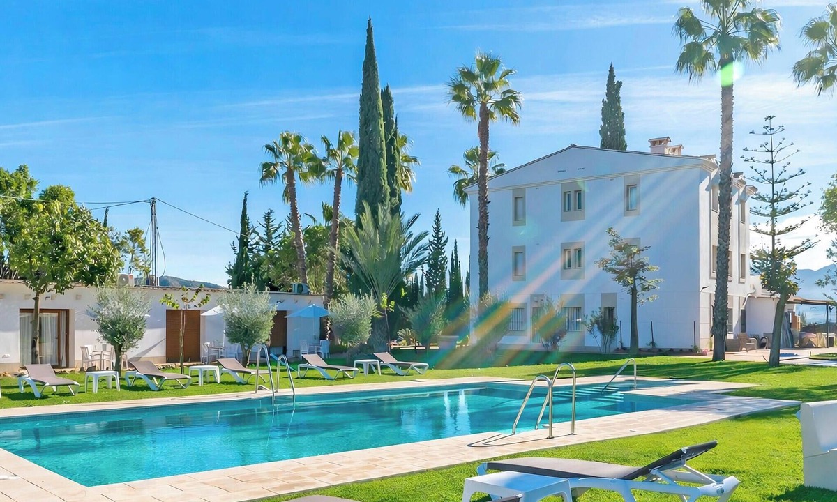 Alhaurin el Grande Bed & Breakfast | Cubo’s NAZ Country Stay | Double Room with Private Bathroom, Compact Kitchen + Optional Breakfast
