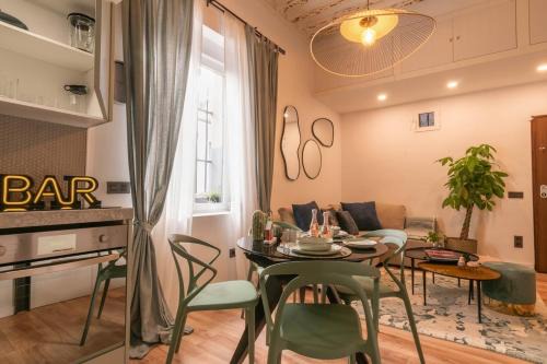 Embajadores Apartment | Cultural and Historical Heart - 7min walk Plaza Mayor and PalacioReal - AC