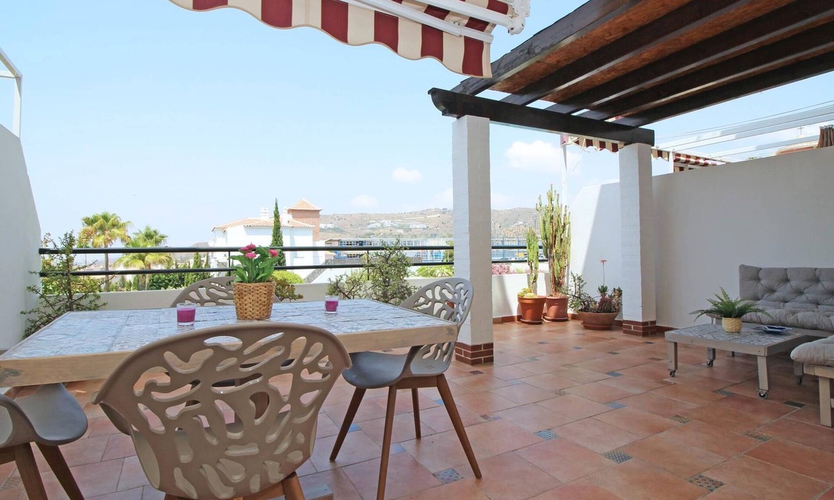 Benagalbon Apartment | Del Parque Flats - Golf & Beach Swimmingpool