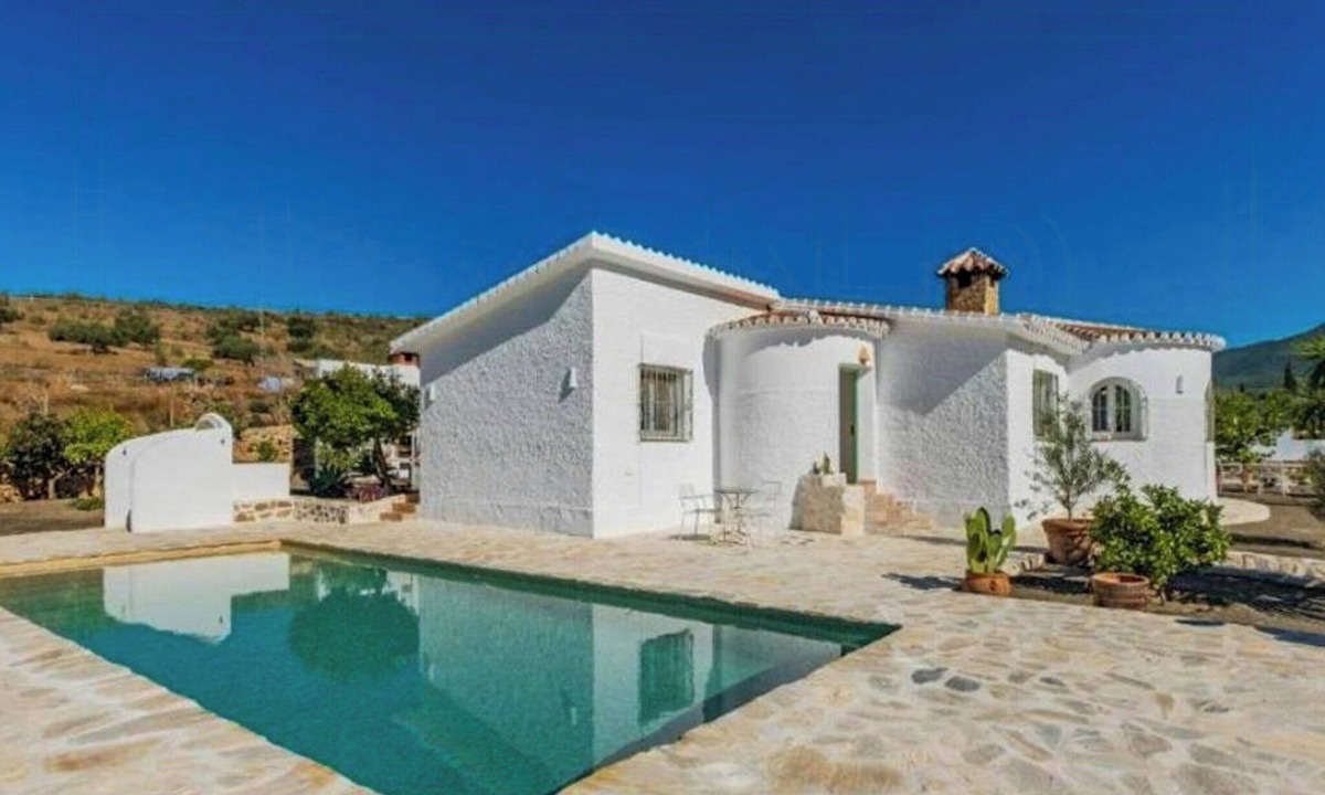 Alcaucin House | Design rustic villa in Alcaucín with pool