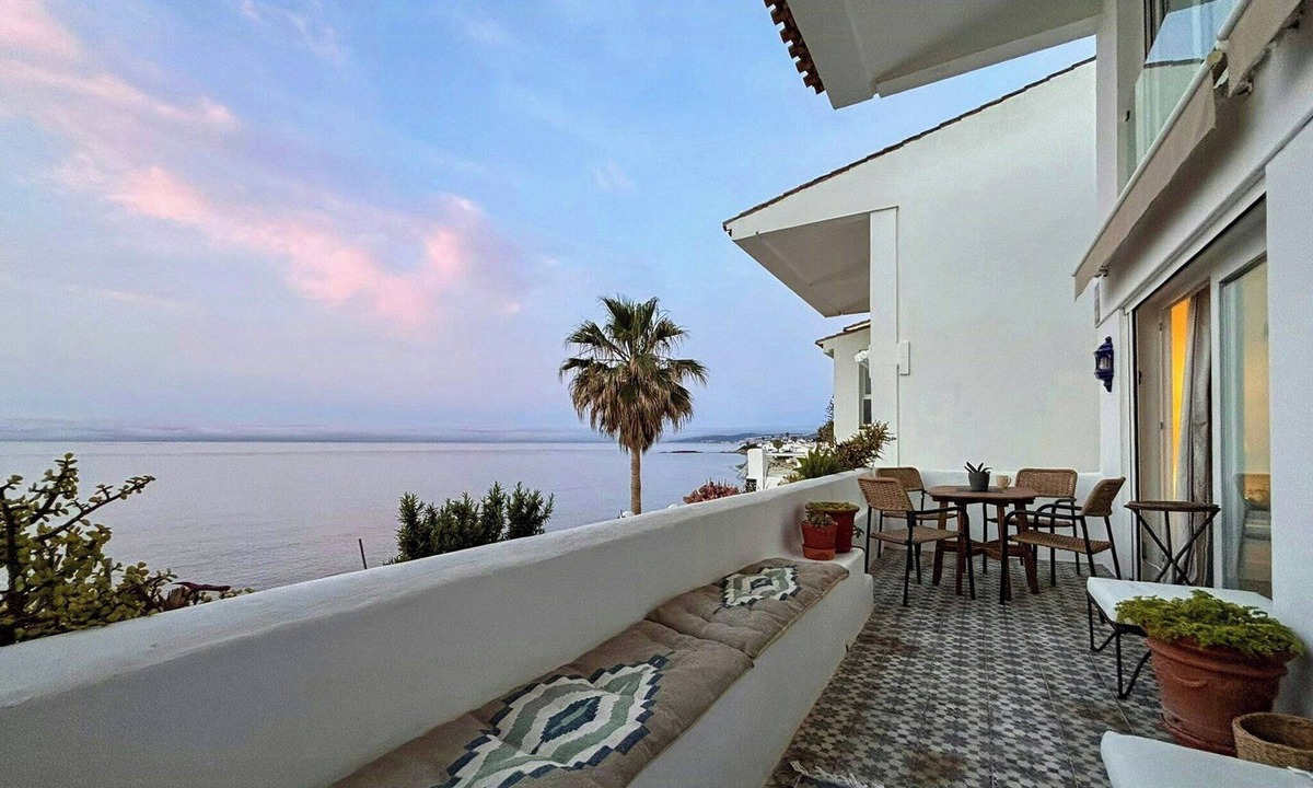 Bahia Dorada Apartment | Designer duplex facing the sea in Estepona