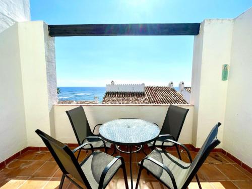 Sitio de Calahonda Apartment | Dona Lola Miriam - Nice duplex 1 bedroom apartment with open sea views close to restaurants and bars between Marbella and Fuengirola - Costa del Sol - CS166