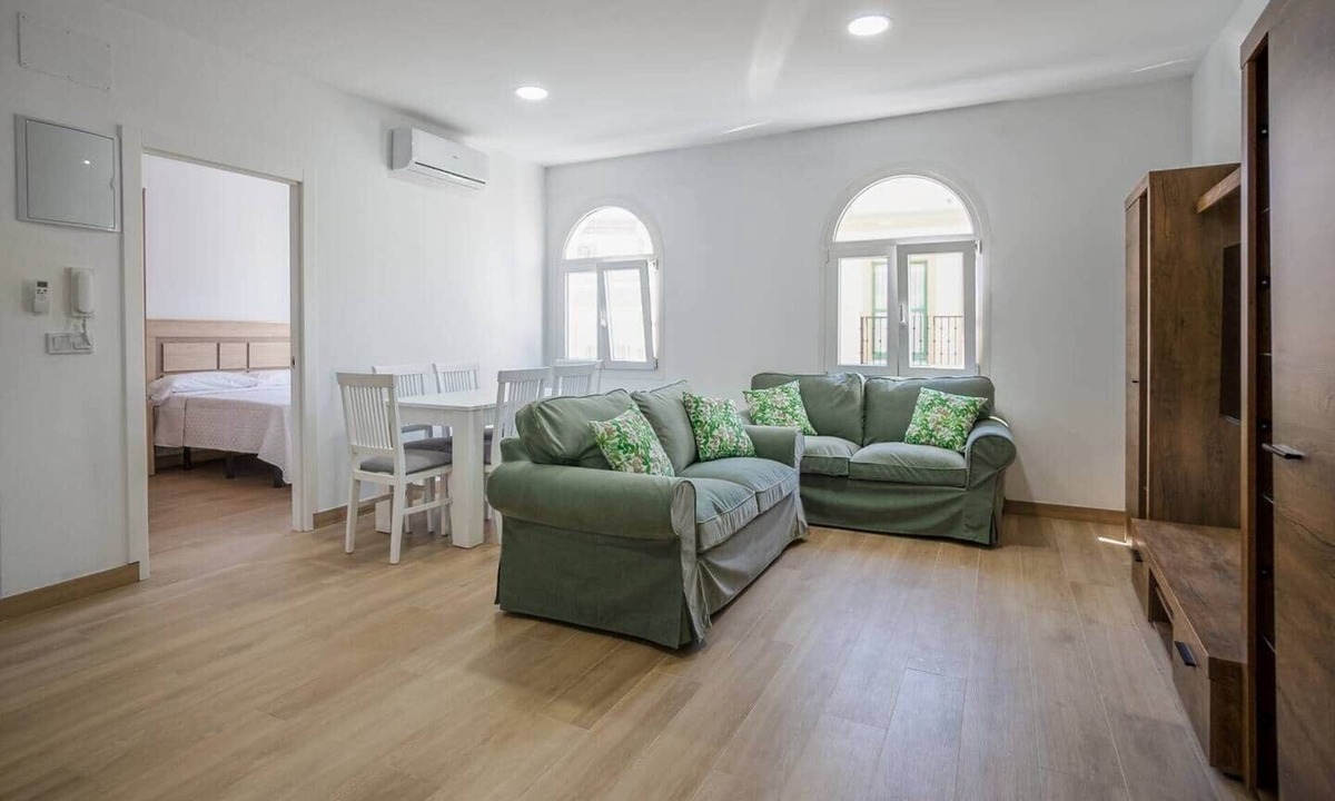 Algeciras Apartment | Downtown Apartment, Patio Cuarenta 2B