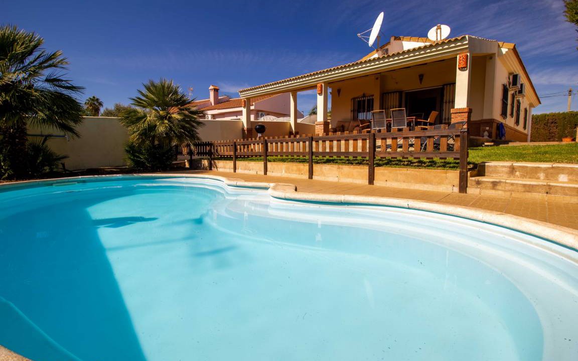 Pozo Del Camino Ski Chalet | DRA001 Chalet con Piscina Privada y Jardín