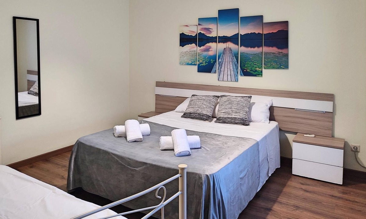 Centro Comercial Apartment | Eduardo Lucena 5, Puente Romano