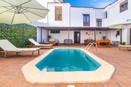 Ugijar Apartment | El Carmen - Villa Rural con Piscina Privada y Patio Andaluz