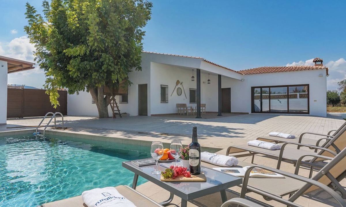 Alhendin Villa | El Cortijo del Abuelo Pepe Alhendín by Ruralidays