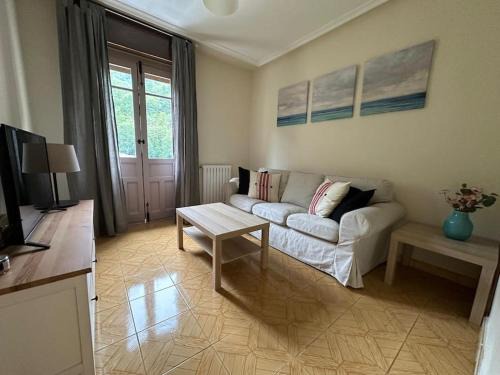 San Martin del Rey Aurelio Apartment | El llar de Santa Bárbara