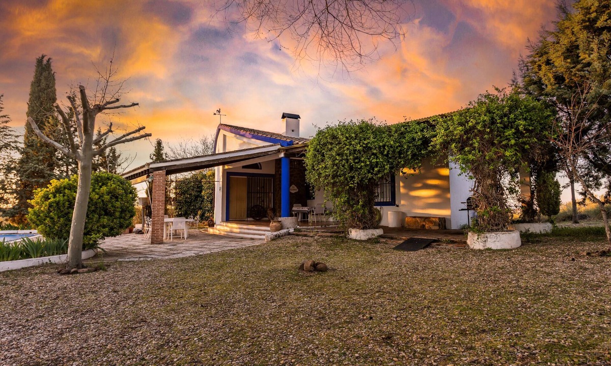 Mora Villa | "El Palomar" Country House in Mora, Toledo, with Private Pool