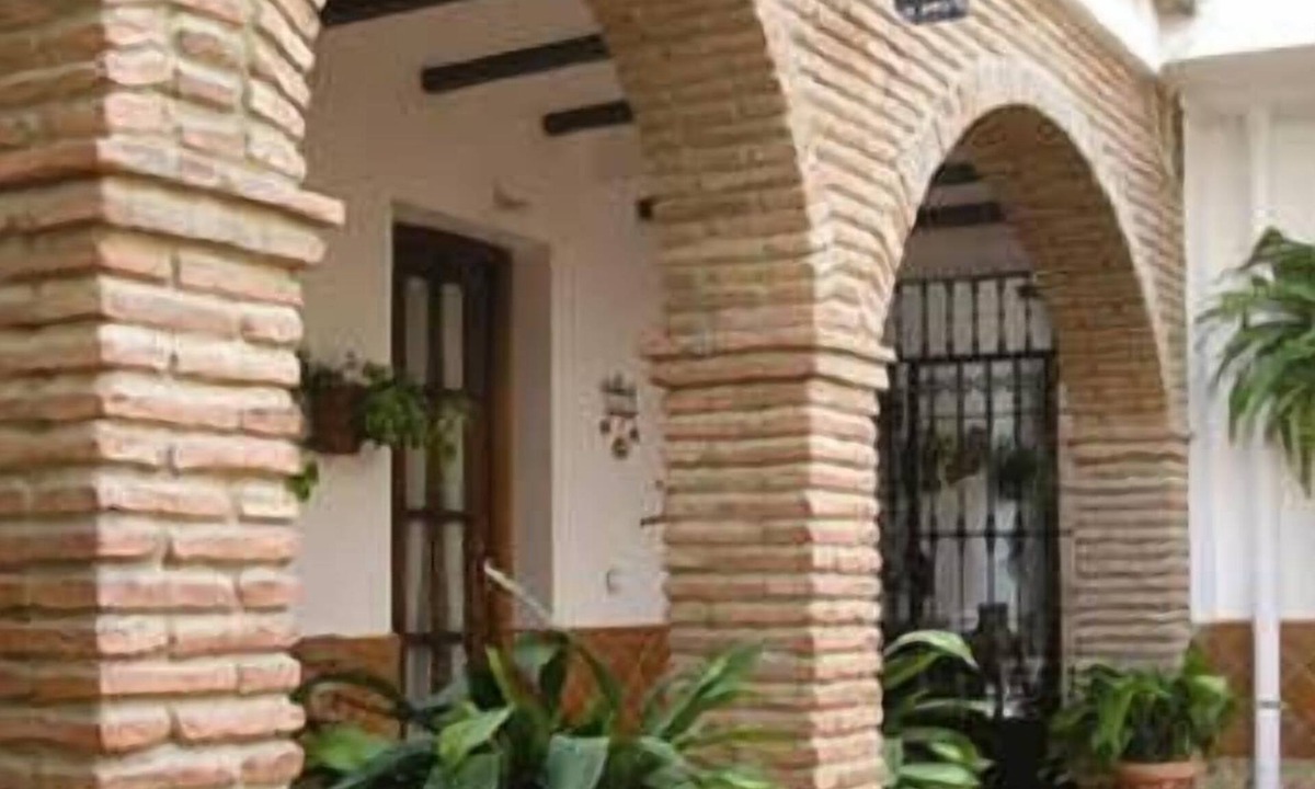 Paterna de Rivera Hotel | El Perro de Paterna