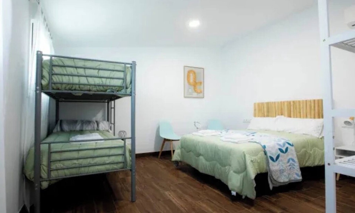 Jerez de los Caballeros Cottage | El Refugio de Brovales : Charming rural house with swimming pool and barbecue.