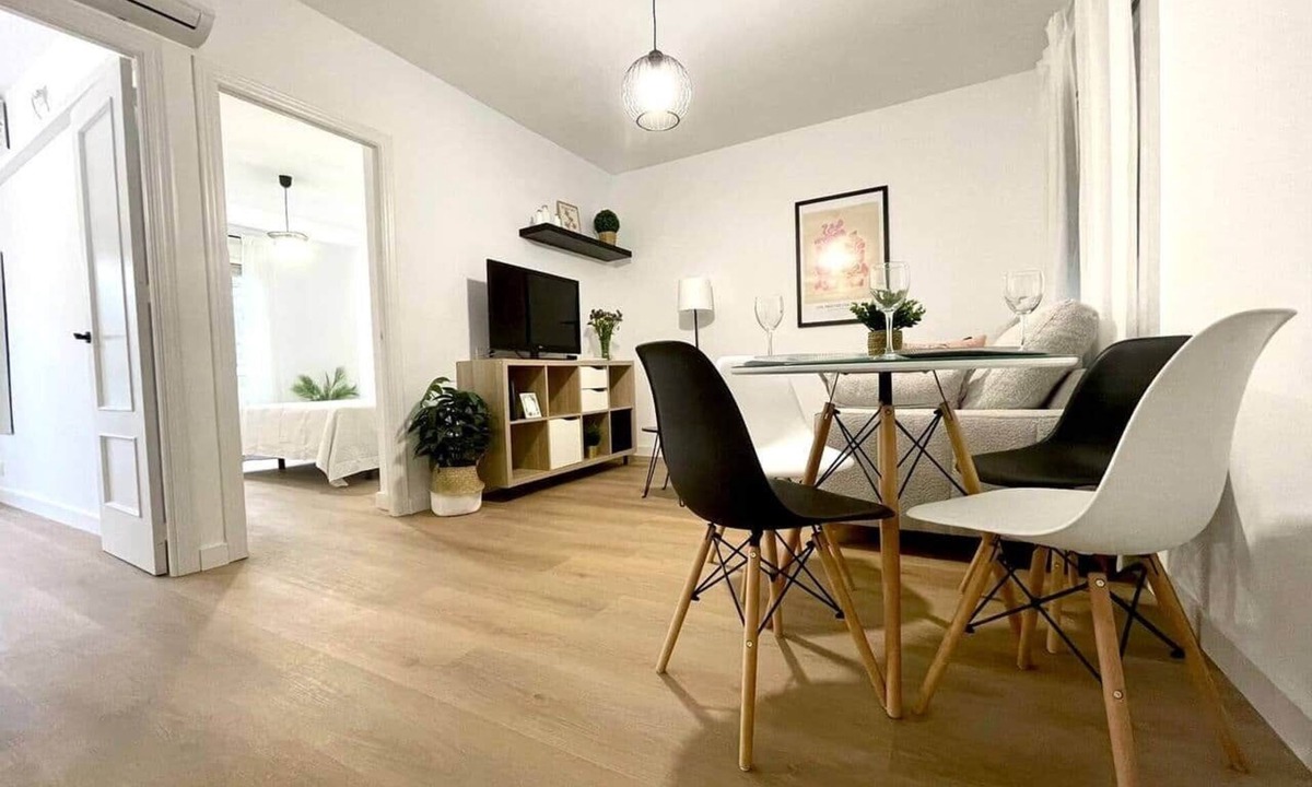 Ciudad Jardin Apartment | Elegance next to the Rectorate
