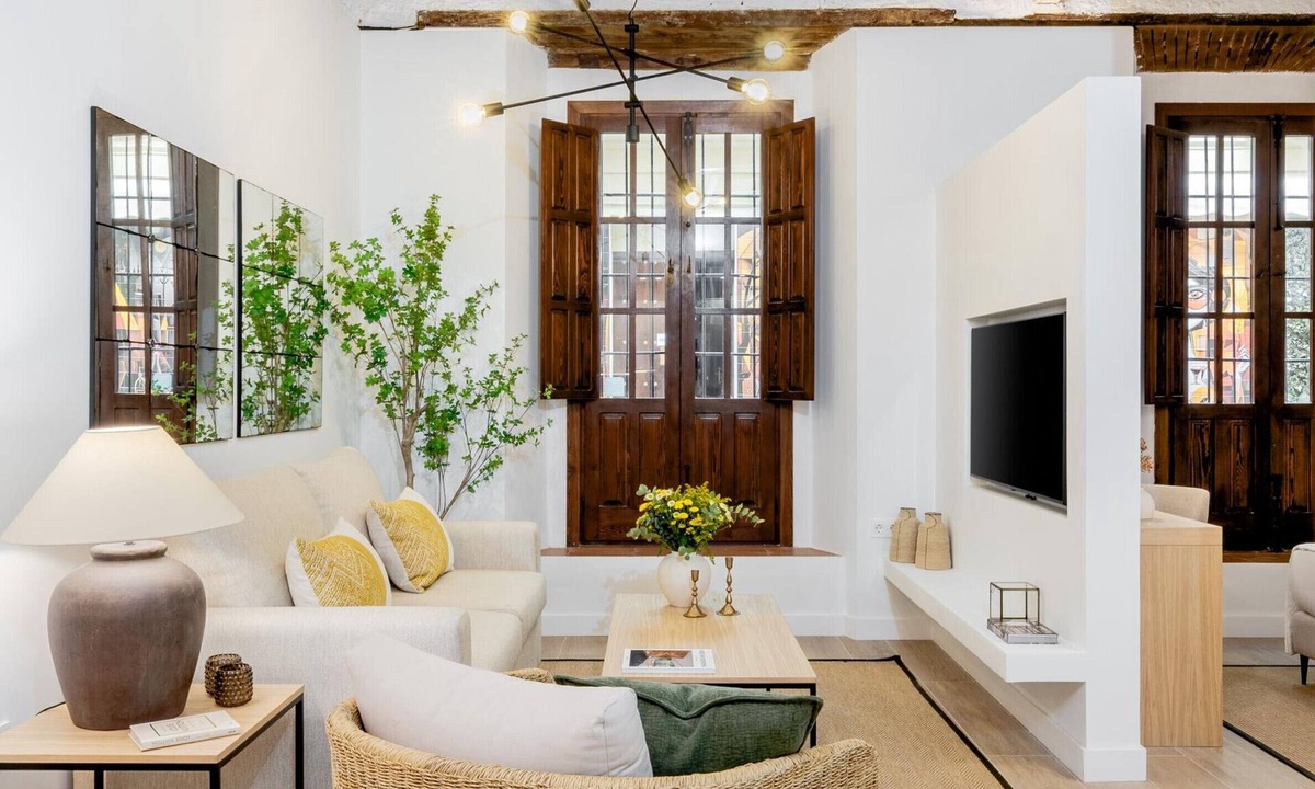 La Victoria Apartment | Elegant Minimalist Apartment in Málaga