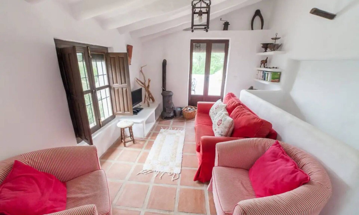 Villanueva del Trabuco Cottage | Encanto Rústico Entre Olivos y con Vistas a Las Montañas en el Sur de Andalucía