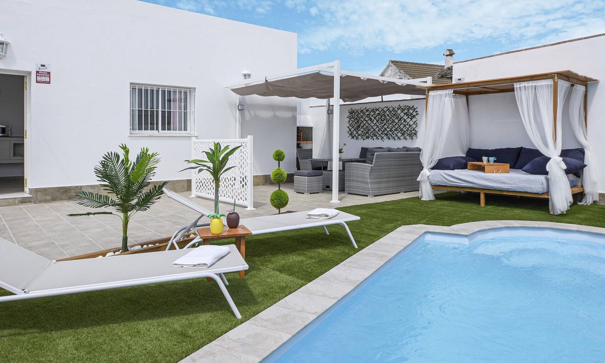 San Ambrosio House | Casa Caramelo with Mountain Views and Private Pool – Families Only