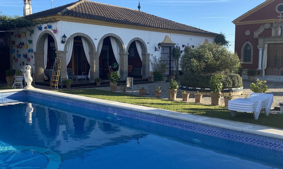 Los Palacios y Villafranca Villa | CHRISTMAS AND JANUARY OFFER! COUNTRY HOUSE AT 25 KM FROM SEVILLA, SWIMMING POOL, WIFI, A/C