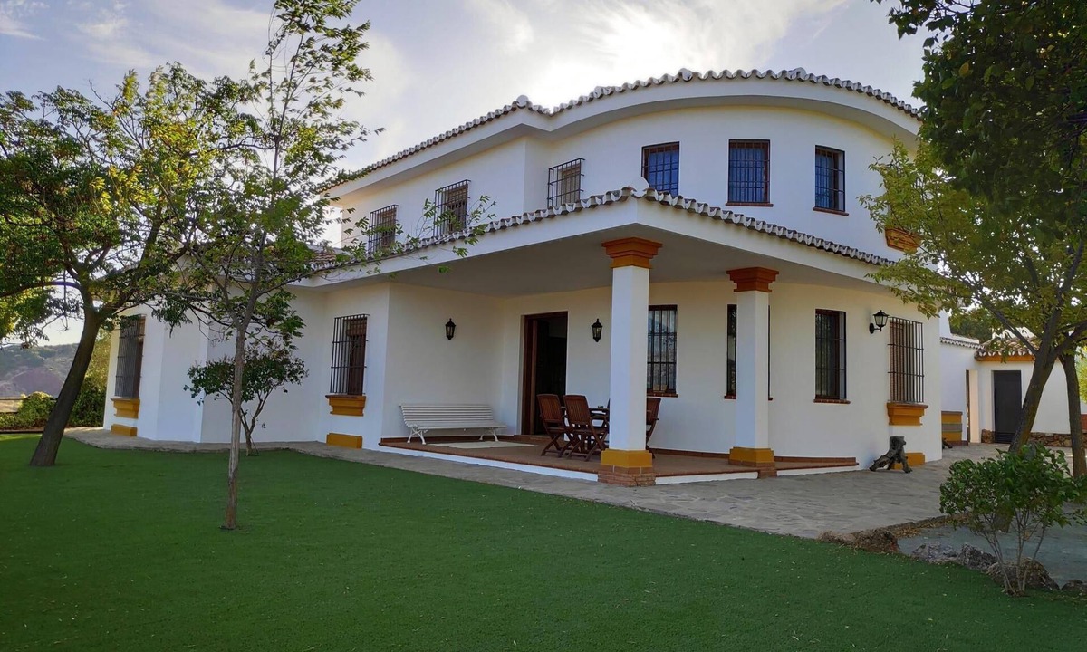 Villanueva del Rosario House | The Arrejadero Farmhouse