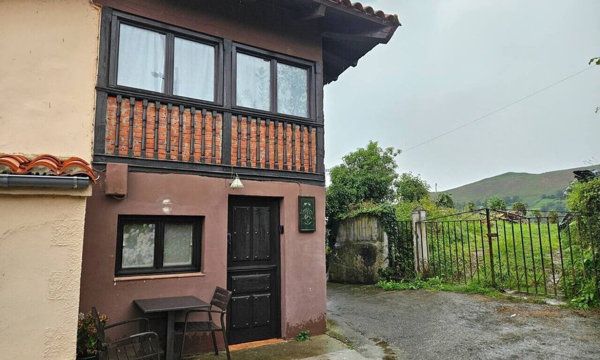 Llerandi Ski Chalet | Escape to the tranquility of our charming little house in Piloña, Asturias, surrounded by nature and perfect for disconnecting. With capacity for up to 5 guests, this cozy retreat is ideal for families looking for a special place to relax.There is no di