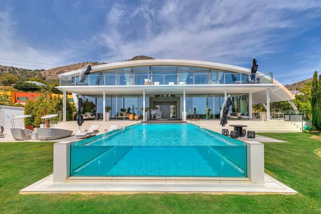 Benalmadena Costa Villa | Espectacular Villa in Higueron