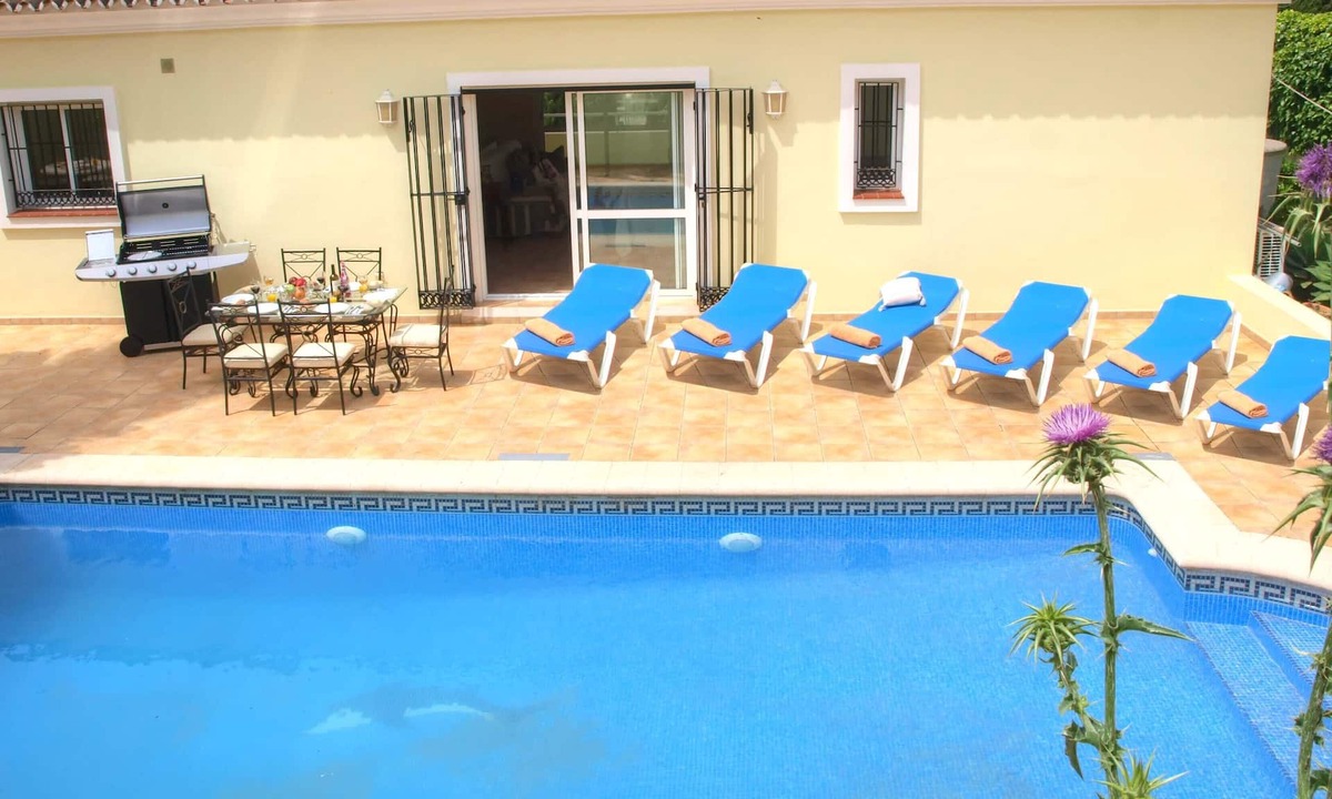 Estepona Villa | Estepona lovely 4 bed villa private pool