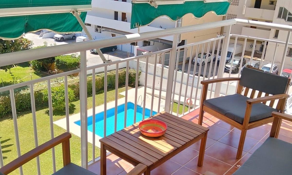Fuengirola City Centre Apartment | Excellent location in Fuengirola & Sleeps 2 to 6 people 3 Bedrooms & 2 bathroom.