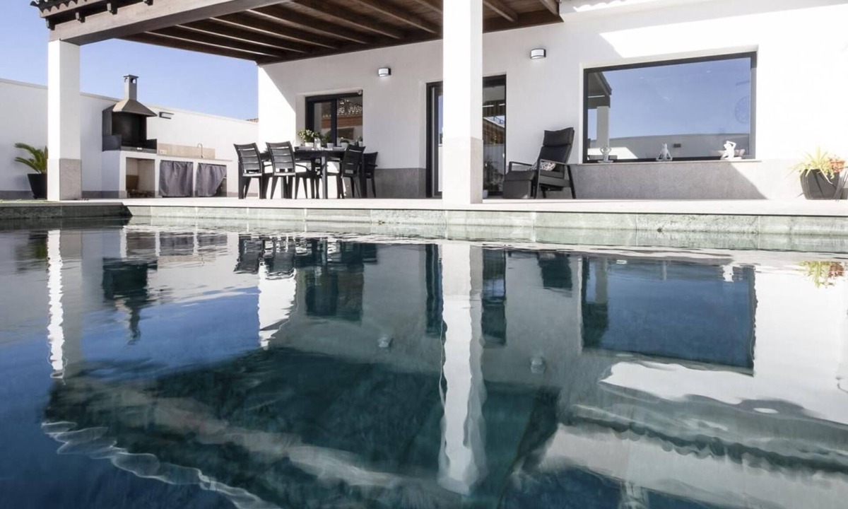 Durcal Villa | Exclusive home with pool, hydromassage and bbq