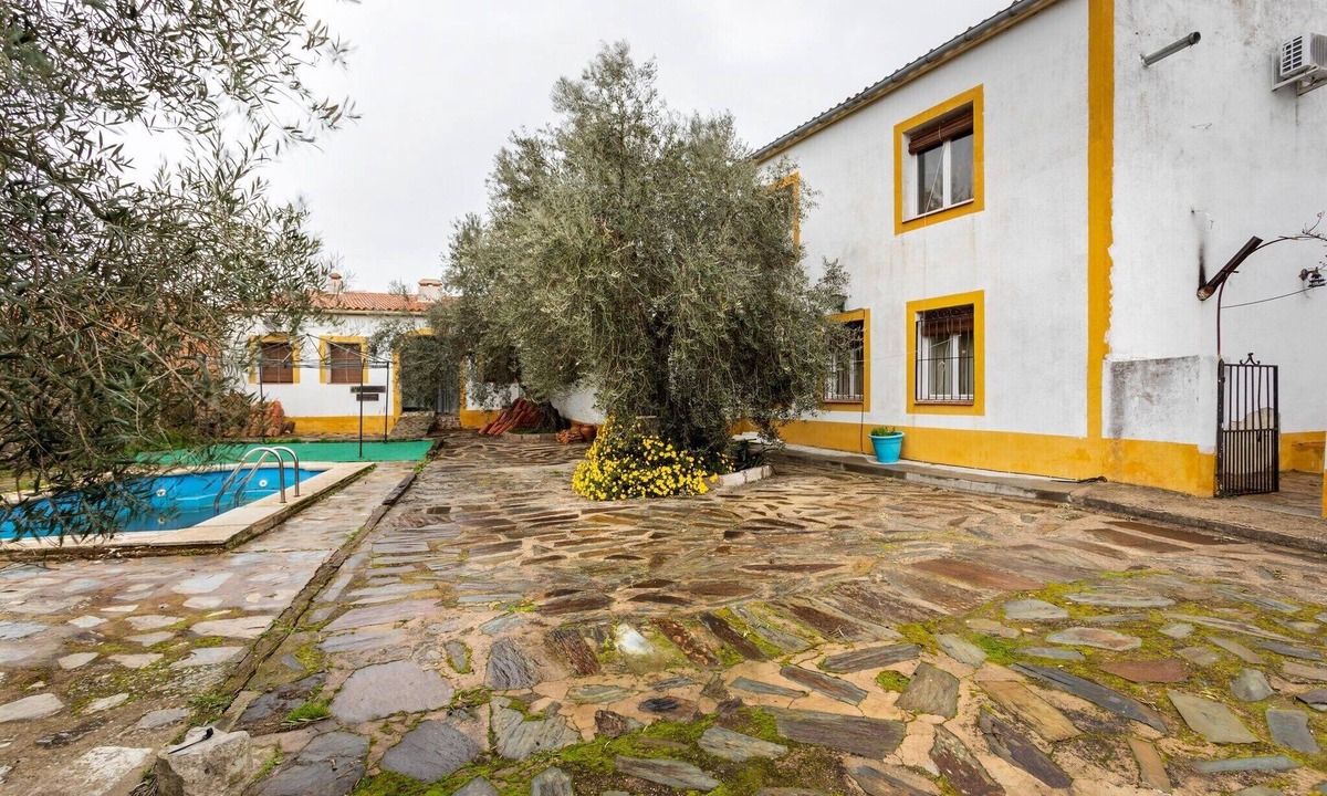 Membrio Apartment | Expansive Apartment with Private Pool