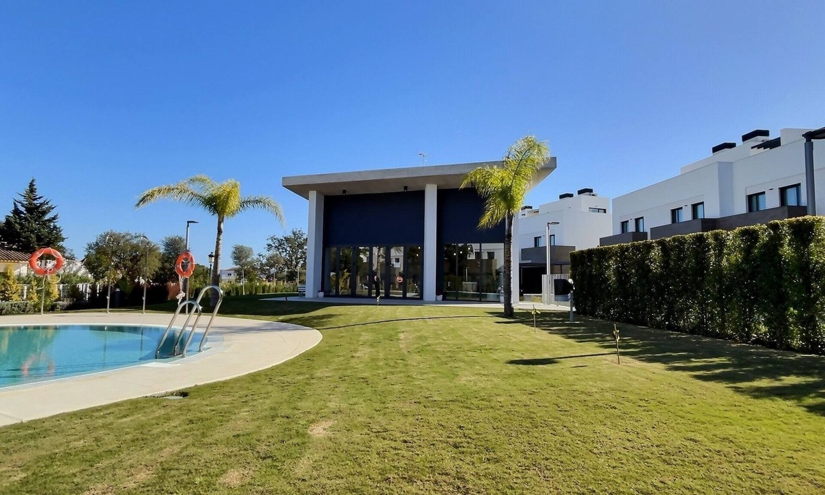 San Roque House | Experience sophistication in this contemporary four-bedroom frontline golf townhouse