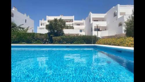 Pueblo Nuevo Apartment | Fabuloso y amplio Duplex en Urb Jardines de Sotogrande