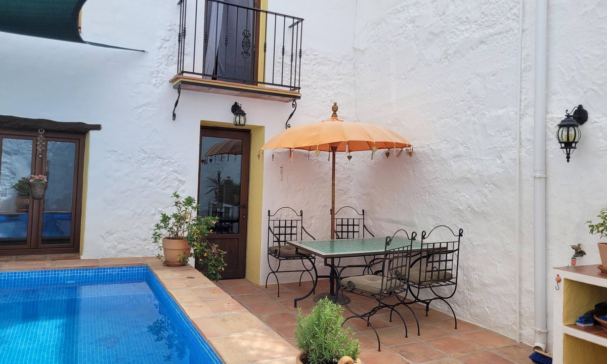 Canillas de Albaida House | Family townhouse w/private pool, terrace, mountain & sea views. A hikers dream!
