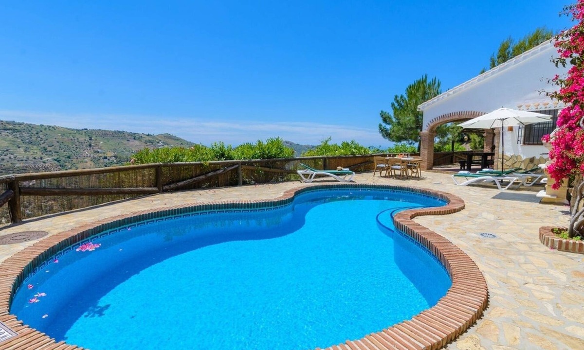 Competa Villa | Finca Almencino Cómpeta by Ruralidays