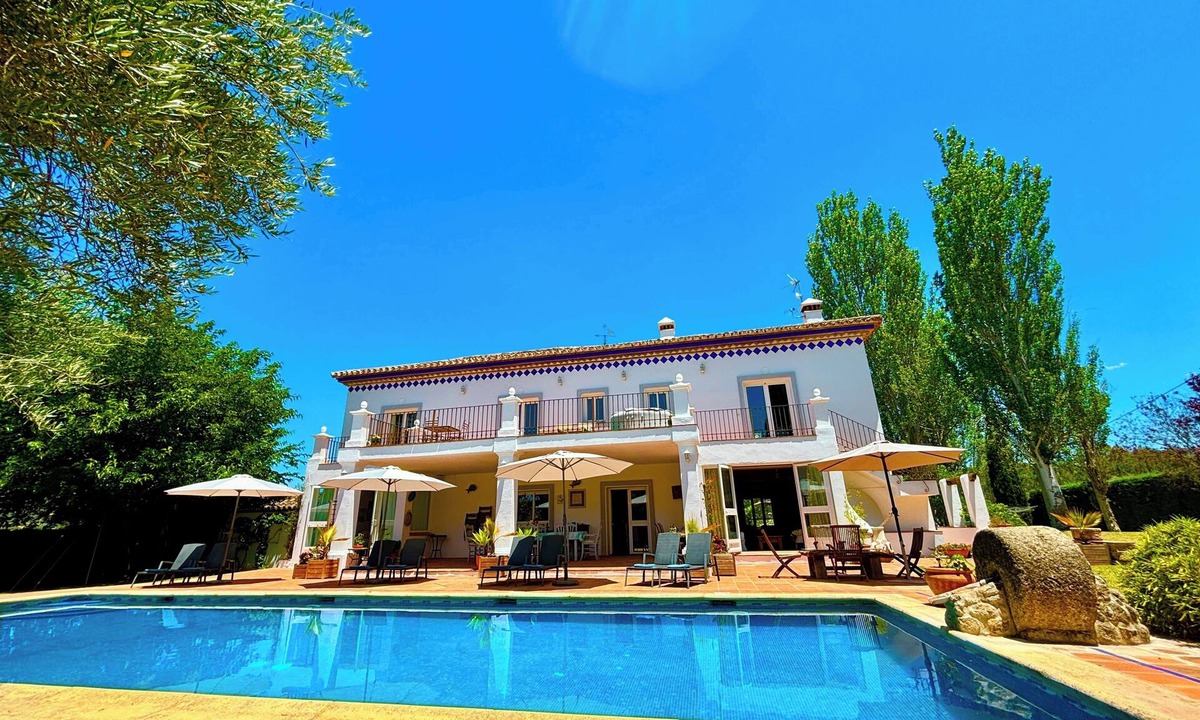 Ronda Villa | Finca Maridadi - Luxury Spacious 5 Bed Villa & Pool Near Majestic town of Ronda