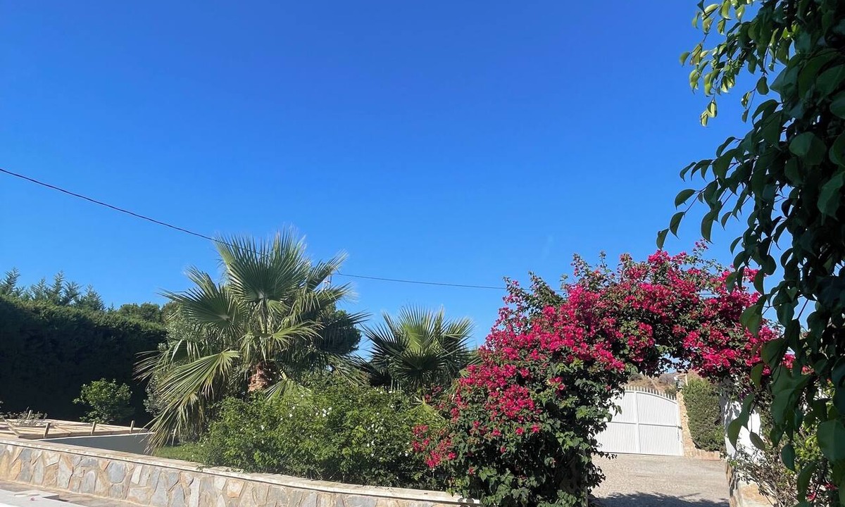 Aguilas Ski Chalet | Finca Siempreverde, dogs stay free of charge with pool and green oasis of well-being