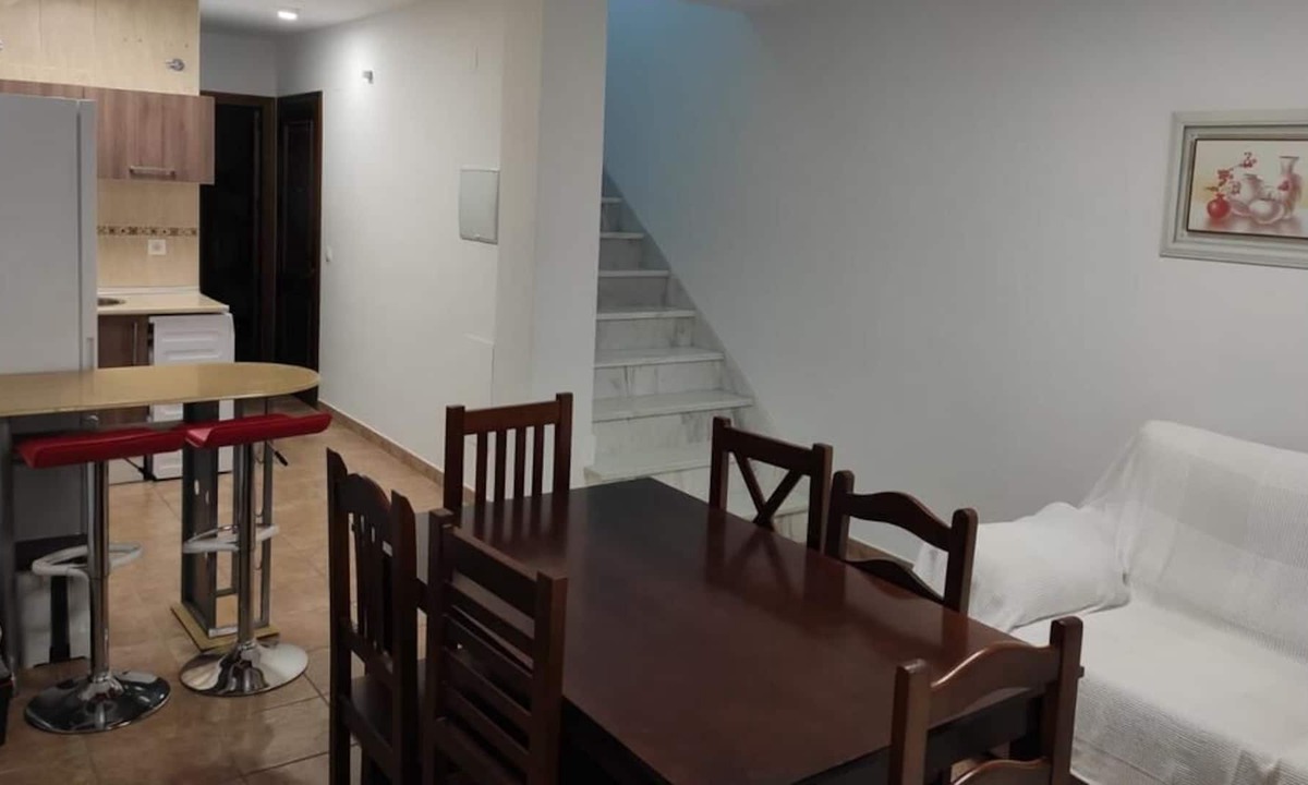 El Bosque House | FRIYONA DUPLEX HOUSE.