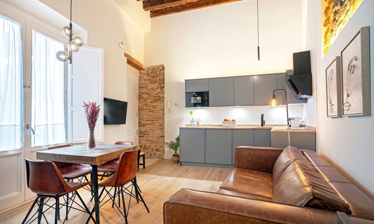 Old Town Apartment | Genteel Home Plaza de España V