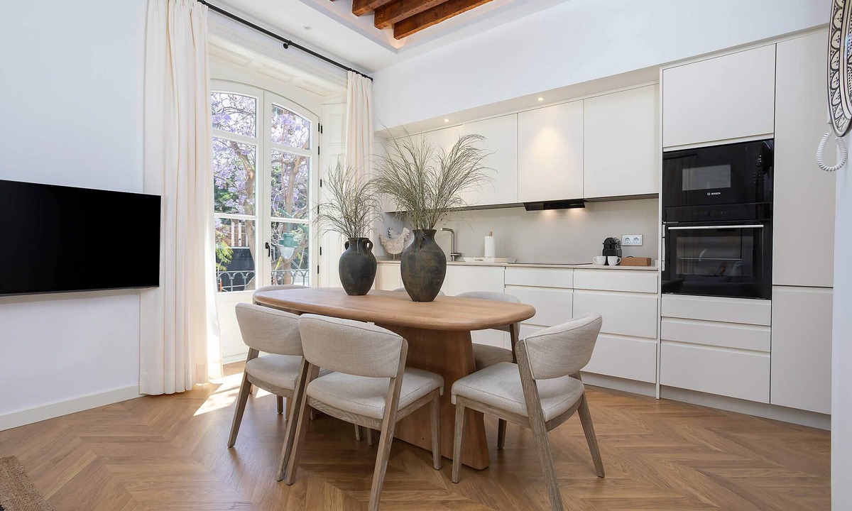Ensanche Centro Apartment | Genteel Home Plaza de la Marina