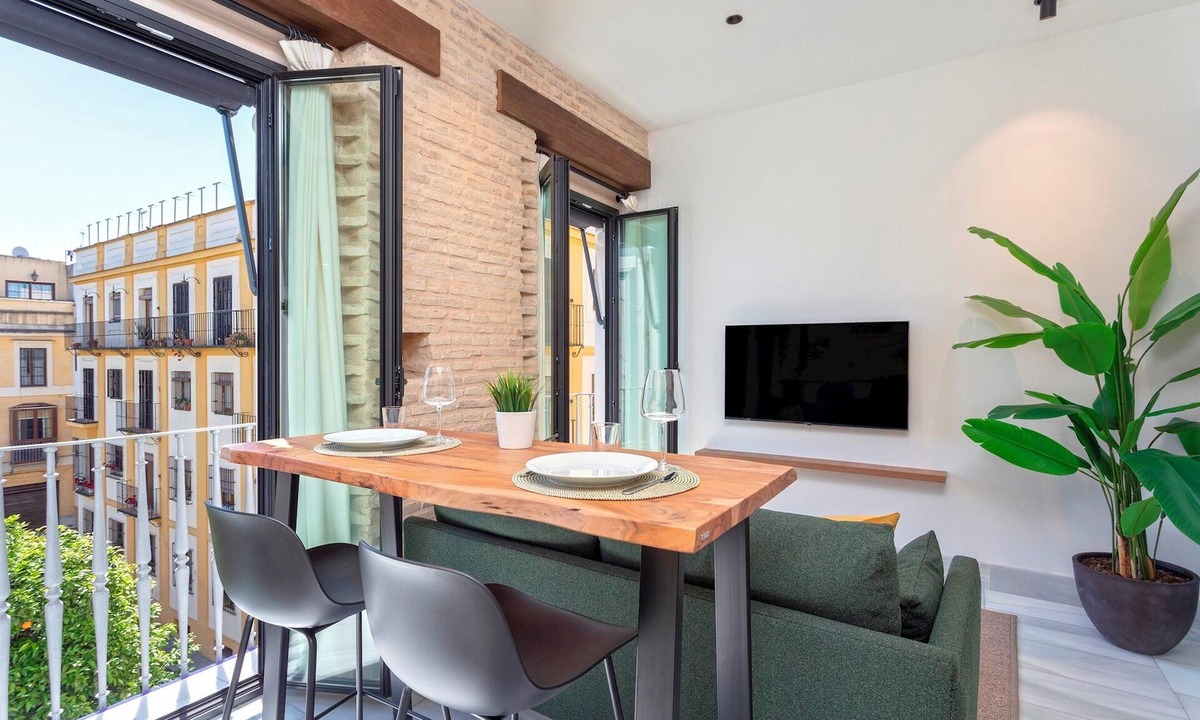 San Lorenzo Apartment | Genteel Home San Vicente IV