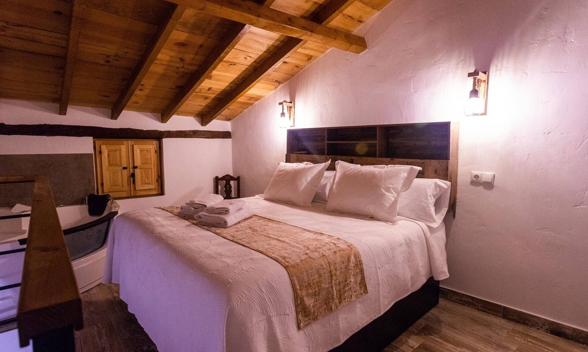 Quesada Apartment | Gilillo Rural Apartment, Duplex with Whirlpool Bathtub